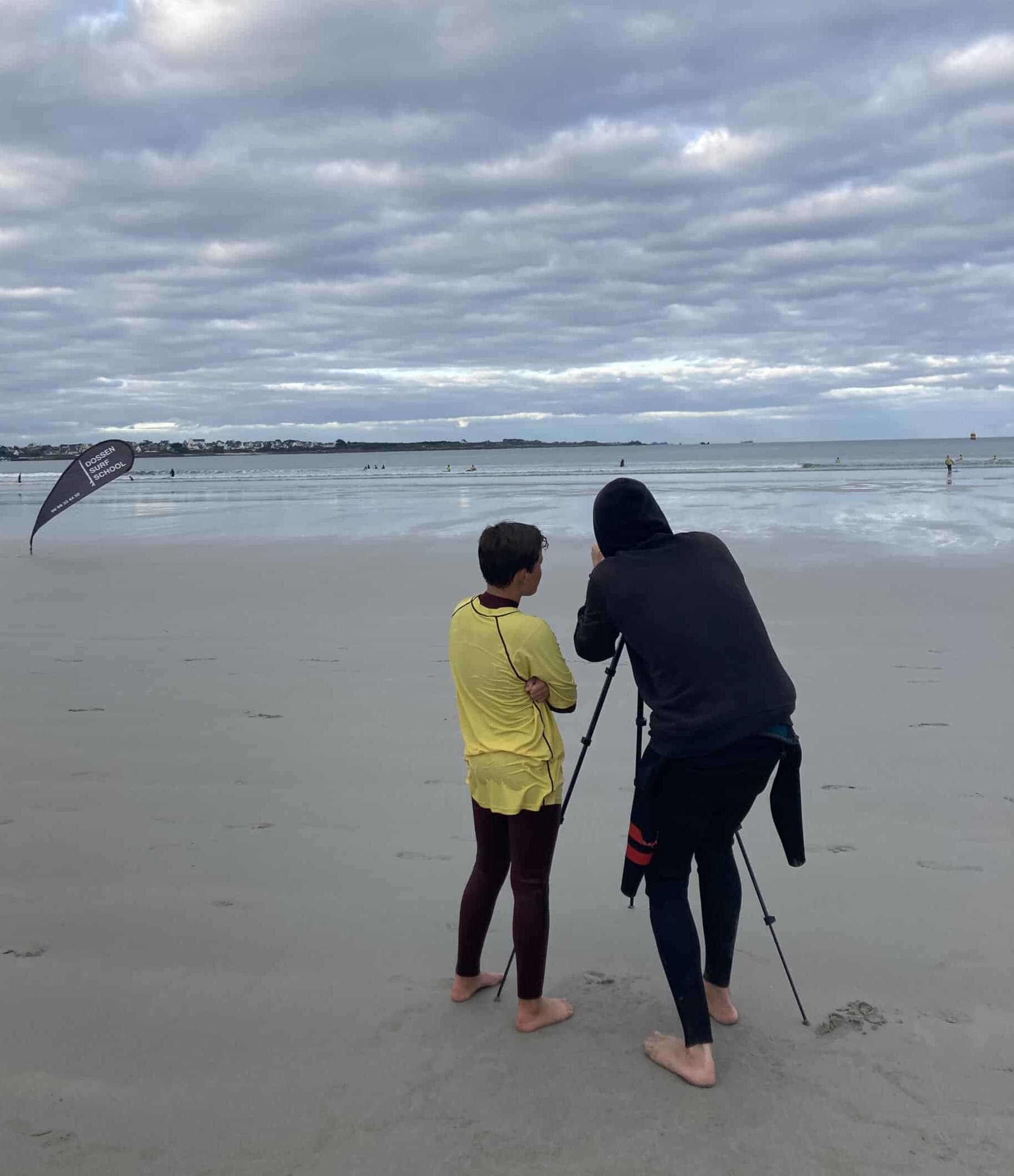 Analyse vidéo durant une séance de surf coaching au Dossen à Santec