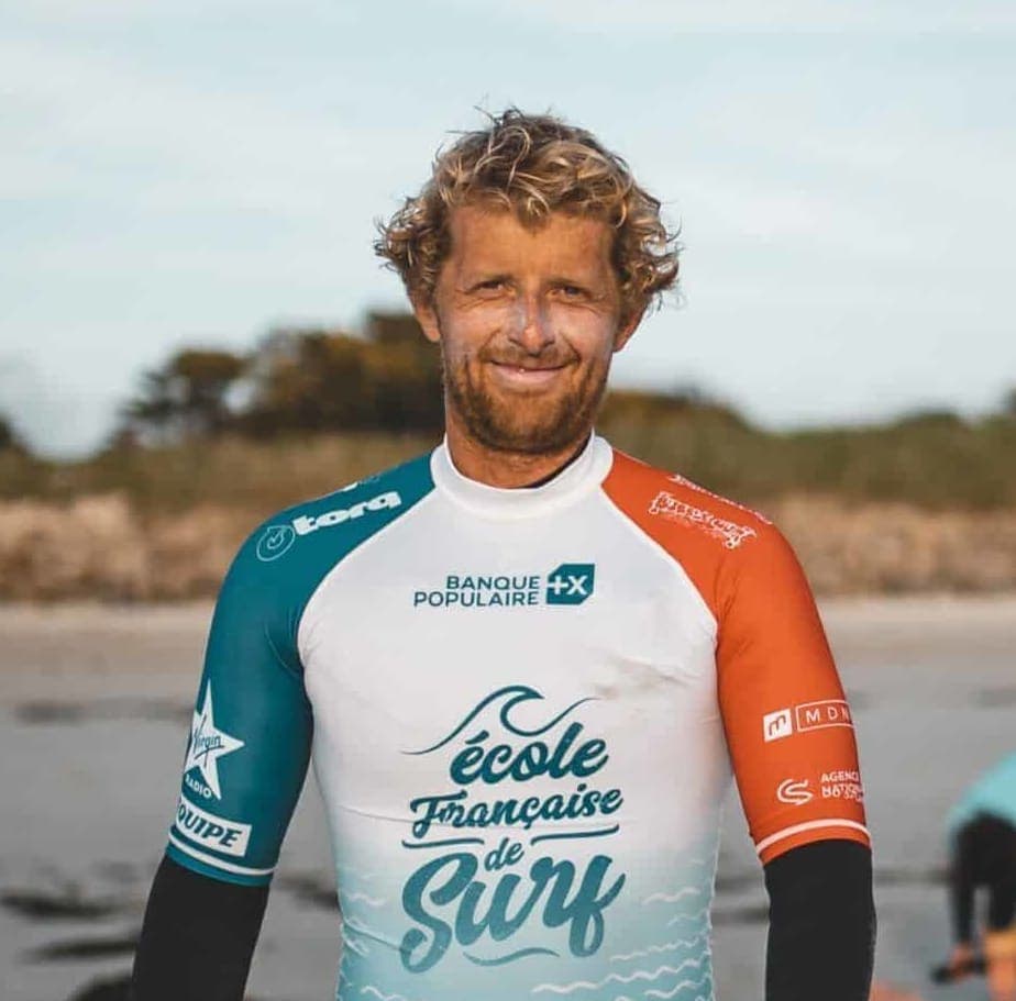 Pierre, moniteur à la Dossen Surf School