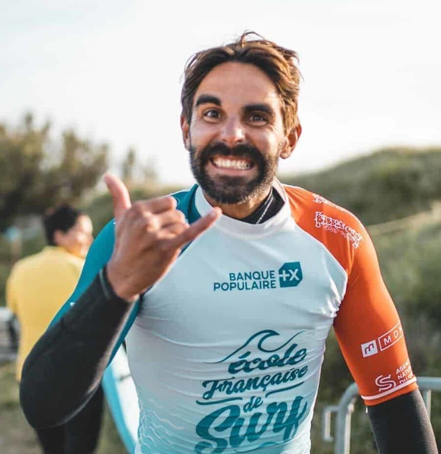 Rafaël, moniteur à la Dossen Surf School