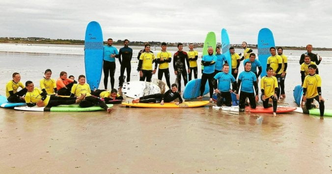l'école de surf du dossen accueille le rugby club Landivisiau